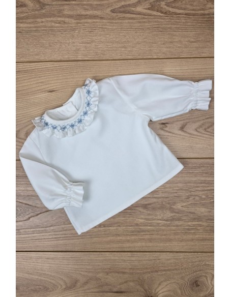 BLUSA VIELLA EN CRUDO CON CUELLO SMOCK AZUL INGLÉS. ARTESANÍA CARMINA. INVIERNO 26.