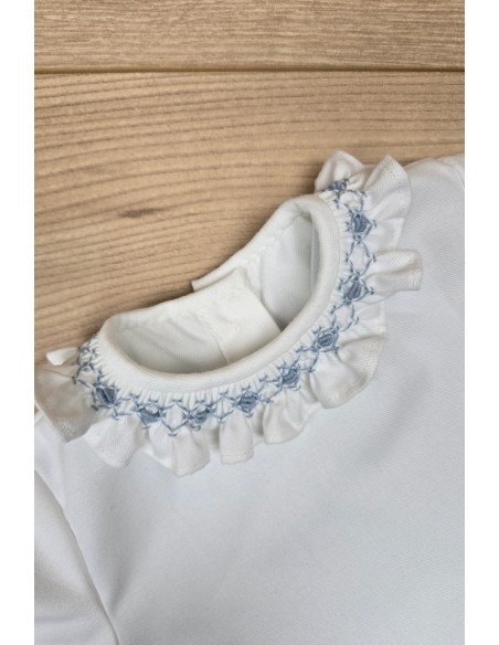 BLUSA VIELLA EN CRUDO CON CUELLO SMOCK AZUL INGLÉS. ARTESANÍA CARMINA. INVIERNO 26.
