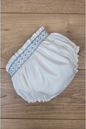 BRAGUITA VIELLA EN CRUDO BORDADA EN PUNTO SMOCK AZUL INGLÉS. ARTESANÍA CARMINA. INVIERNO 26.