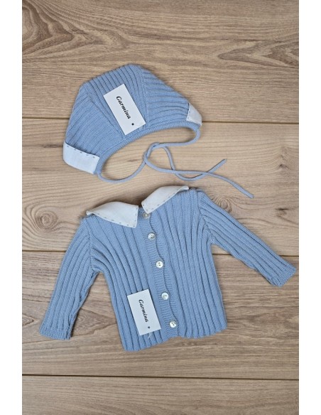 JERSEY Y CAPOTA BORDADOS A MANO DE ARTESANÍA CARMINA, AZUL INGLÉS/BLANCO. INVIERNO 26.