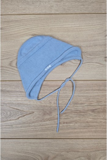 CAPOTA FLOR BORDADA DE ARTESANÍA CARMINA, AZUL INGLÉS/BLANCO. INVIERNO 26.
