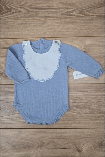 RANITA PUNTO MANGA LARGA CON CUELLO DE LINO BORDADO A MANO DE ARTESANÍA CARMINA, AZUL INGLÉS. INVIERNO 26.