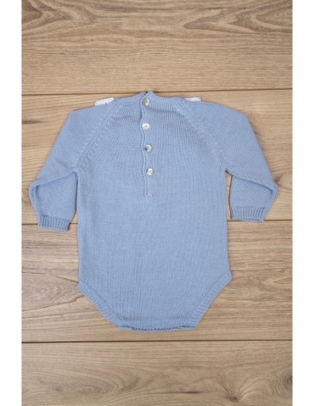 RANITA PUNTO MANGA LARGA CON CUELLO DE LINO BORDADO A MANO DE ARTESANÍA CARMINA, AZUL INGLÉS. INVIERNO 26.