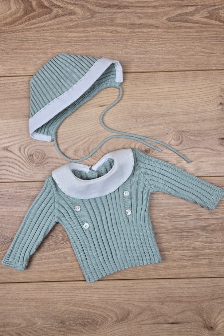 JERSEY Y CAPOTA BORDADOS A MANO DE ARTESANÍA CARMINA, VERDE AGUA/BLANCO. INVIERNO 26.