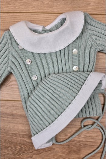 JERSEY Y CAPOTA BORDADOS A MANO DE ARTESANÍA CARMINA, VERDE AGUA/BLANCO. INVIERNO 26. 2