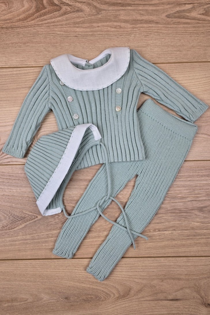 JERSEY Y CAPOTA BORDADOS A MANO DE ARTESANÍA CARMINA, VERDE AGUA/BLANCO. INVIERNO 26.