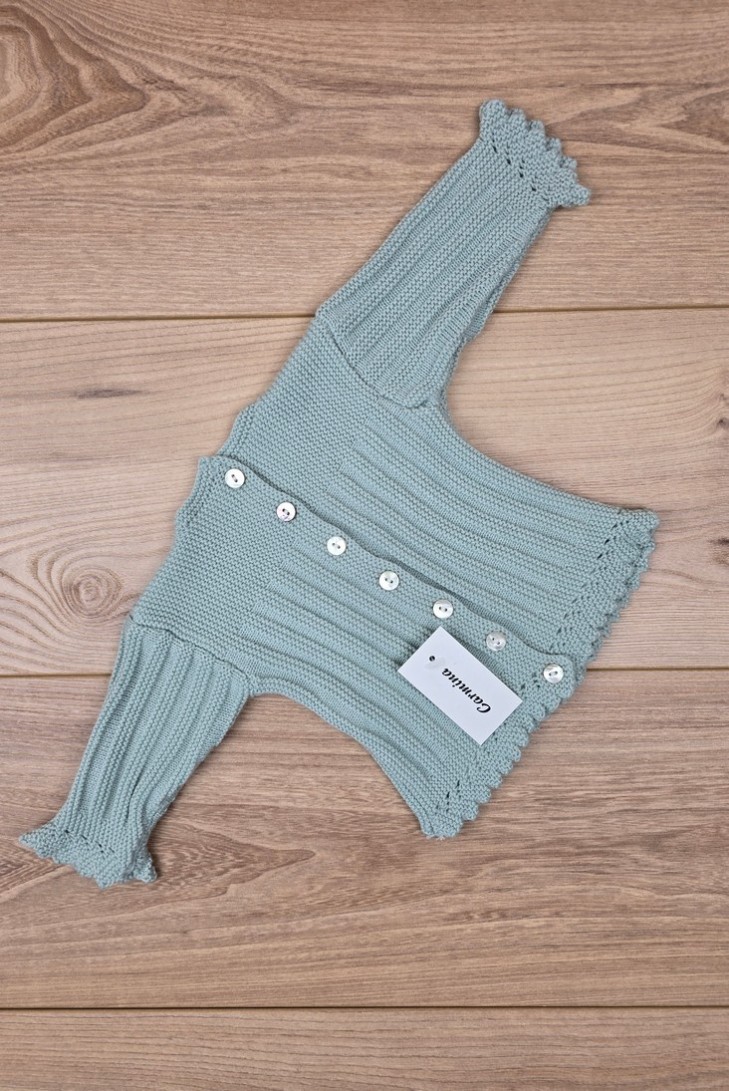 JERSEY BODOQUES BORDADOS A MANO DE ARTESANÍA CARMINA, VERDE AGUA. INVIERNO 26.