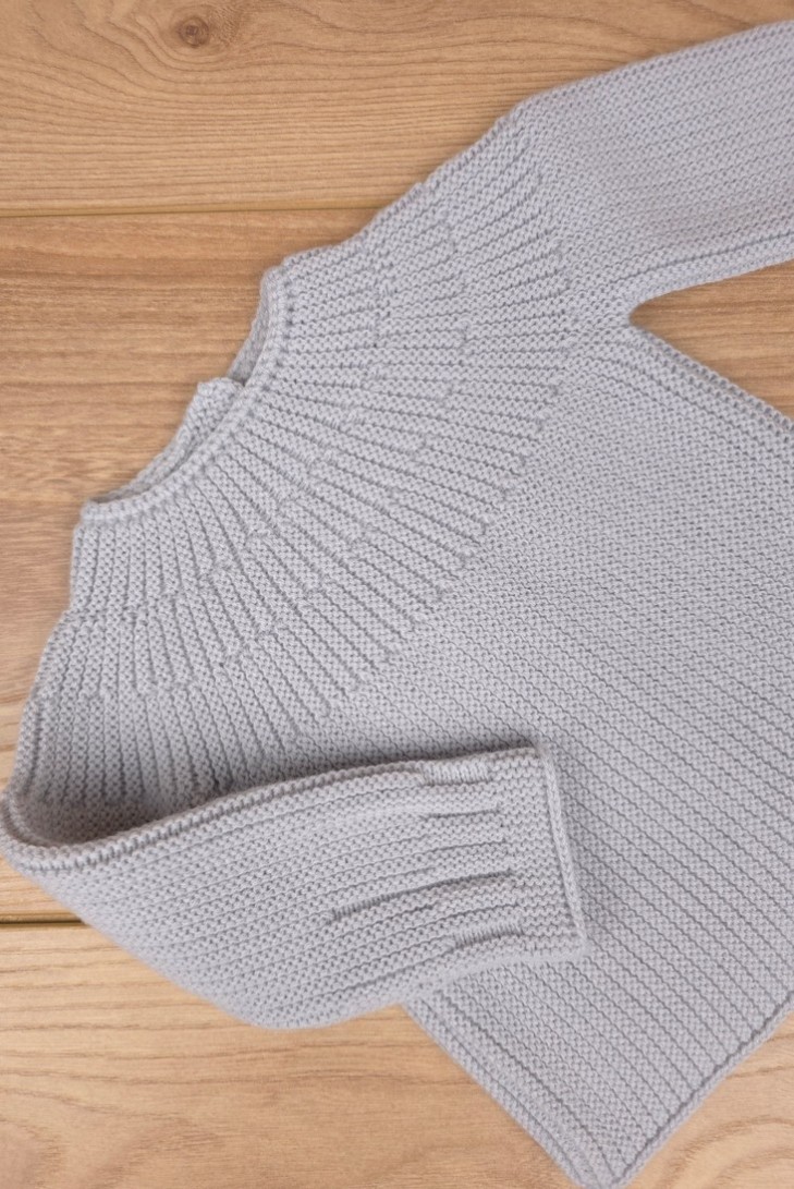 JERSEY DE ARTESANÍA CARMINA, GRIS. INVIERNO 26.