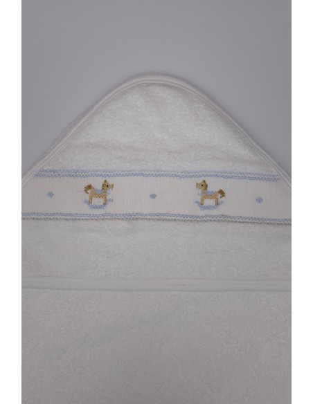 CAPA DE BAÑO PUNTO SMOCK CABALLITO MADERA, CELESTE. INVIERNO 26.