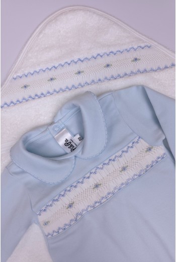 CAPA DE BAÑO PUNTO SMOCK FLOR, CELESTE. INVIERNO 26.
