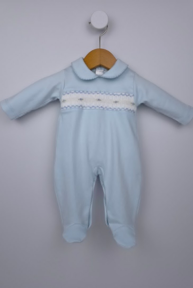 PIJAMA PUNTO SMOCK FLOR, CELESTE. INVIERNO 26.