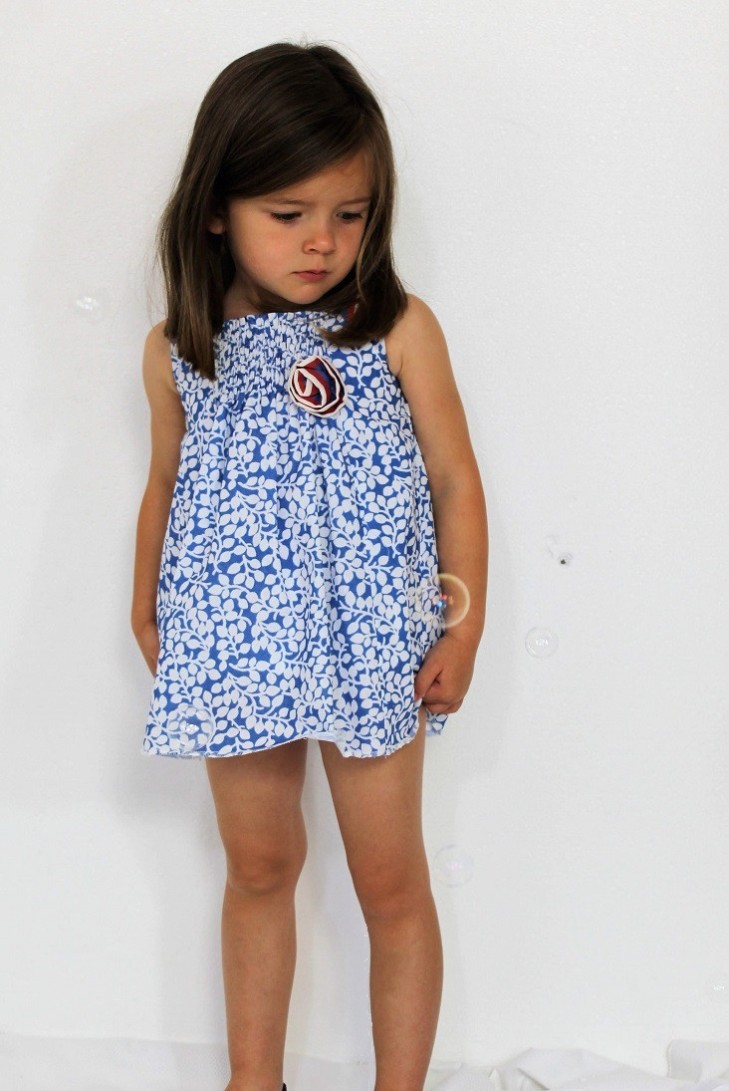VESTIDO BEBÉ NIÑA SIN MANGAS ESTAMPADO AZUL FRANCIA DE VILLALOBOS.
