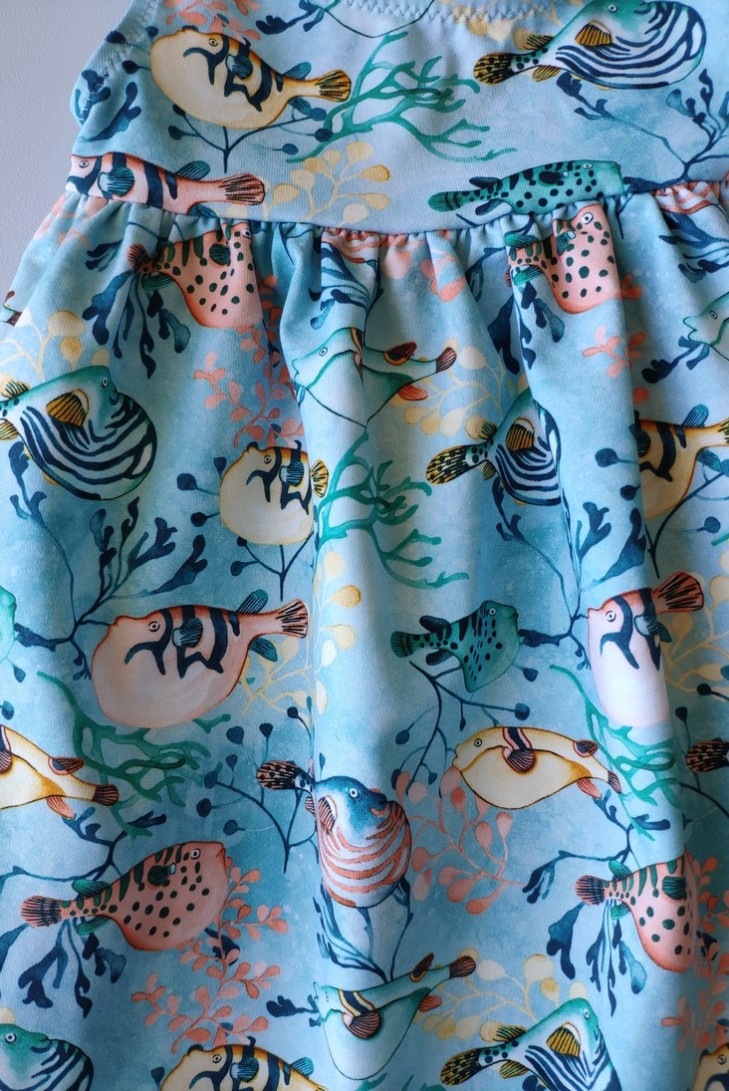 VESTIDO NIÑA BAÑO PECES DE MARTÍN ARANDA.