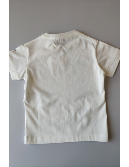 CAMISETA NIÑO EN COLOR CRUDO CON LOGO VERDE DE PEPE JEANS.