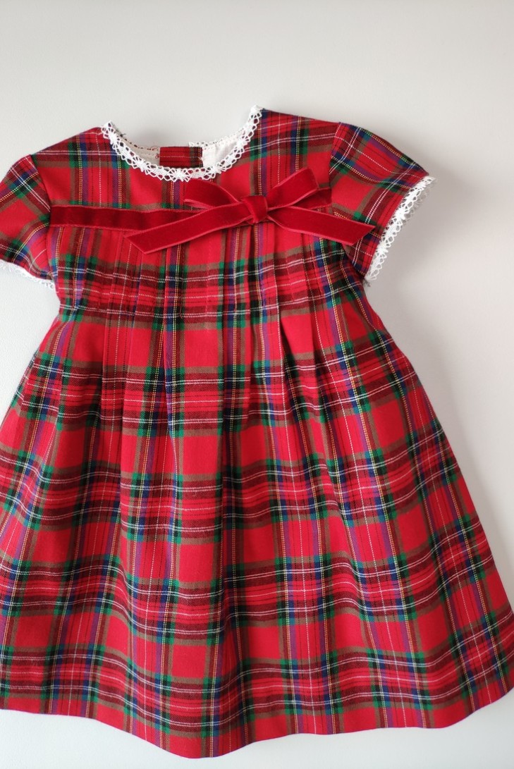 Vestido cuadros rojo jaretas de VILLALOBOS. Invierno 2019