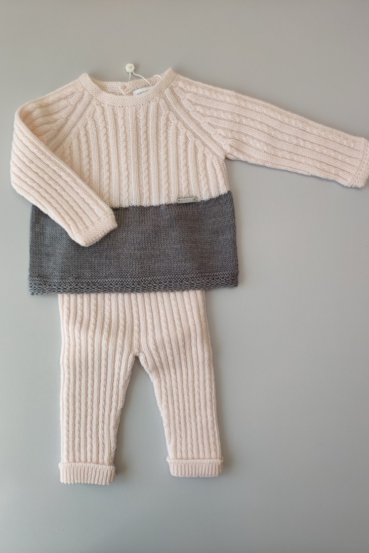Conjunto jubón y polaina rosa/gris de WEDOBLE. Invierno 2019