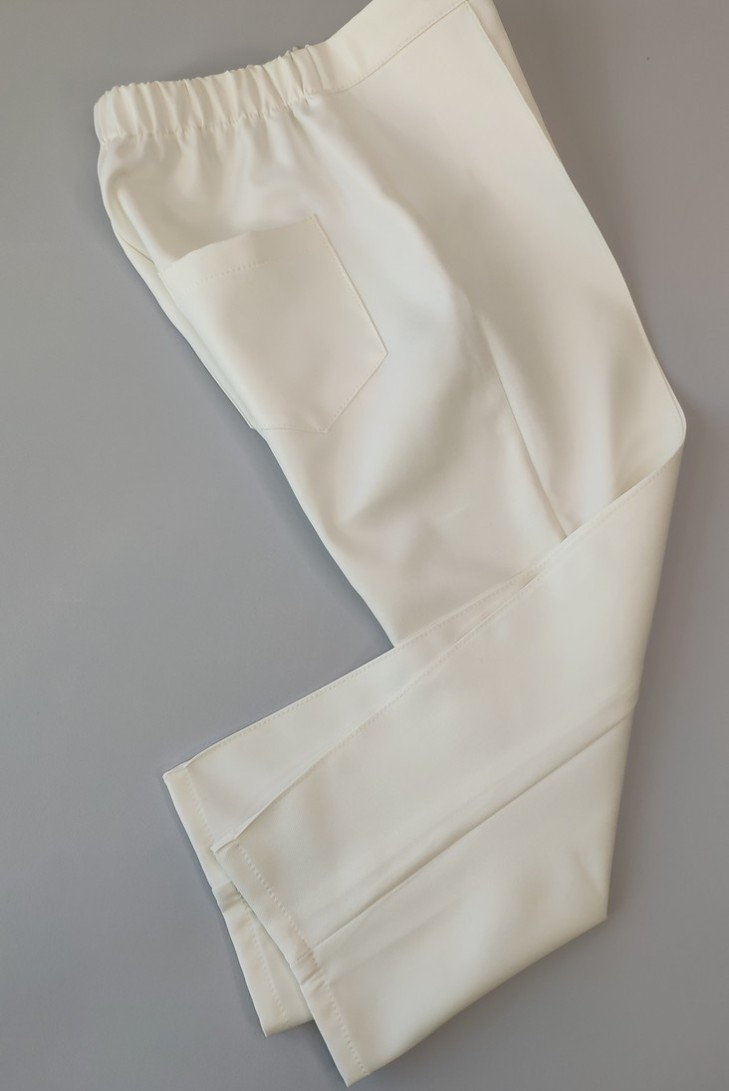Pantalón pitillo blanco colección Teeneager. Primavera 2020.