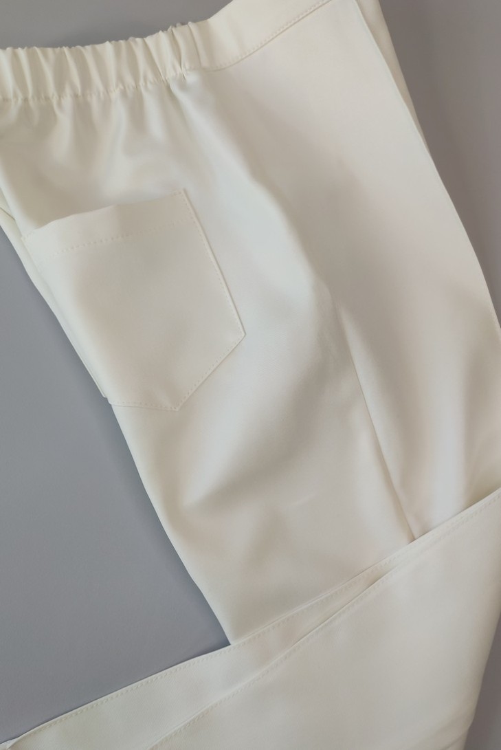 Pantalón pitillo blanco colección Teeneager. Primavera 2020.