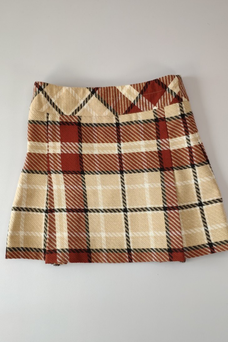 FALDA CAMEL, MÓNACO. INVIERNO 20