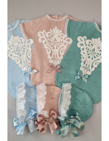 PELELE DE PUNTO UNISEX, CELESTE. INCLUYE CAPOTA. VERANO