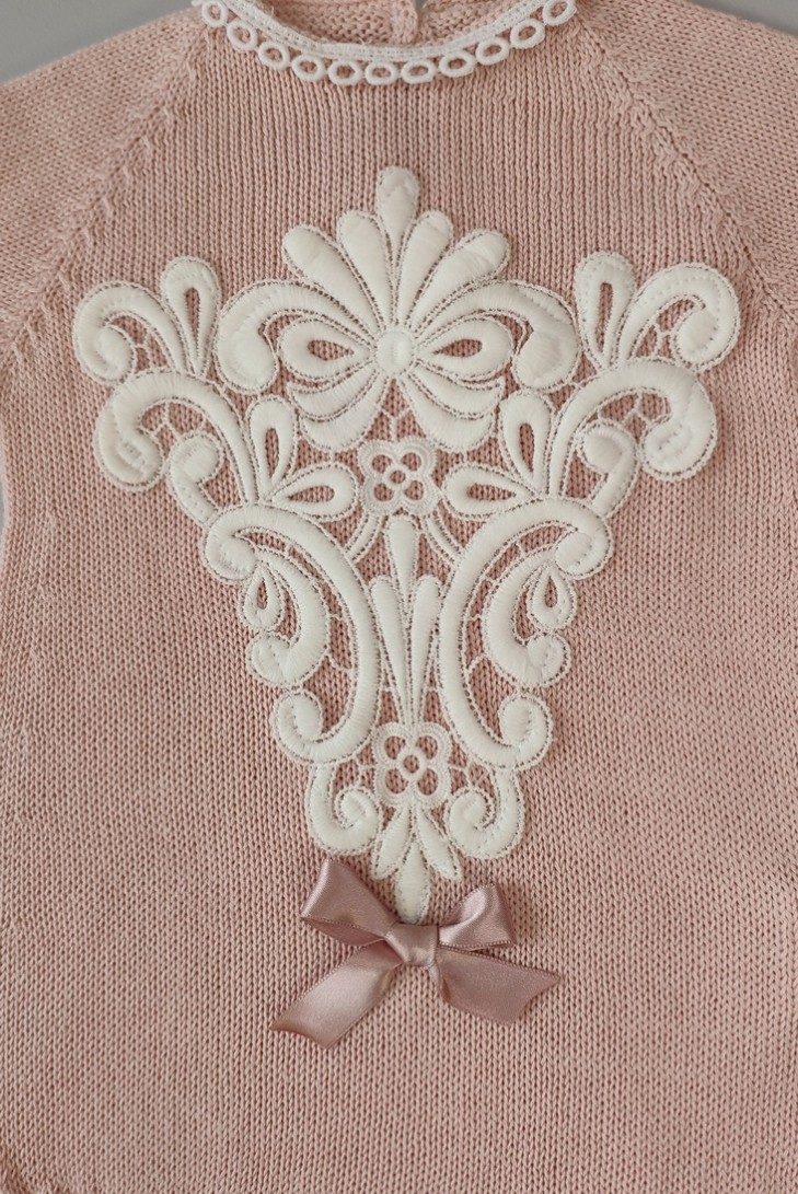 PELELE DE PUNTO UNISEX, ROSA EMPOLVADO. INCLUYE CAPOTA. VERANO