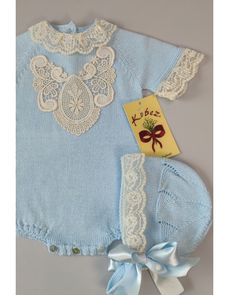 PELELE DE PUNTO UNISEX, CELESTE. INCLUYE CAPOTA. VERANO