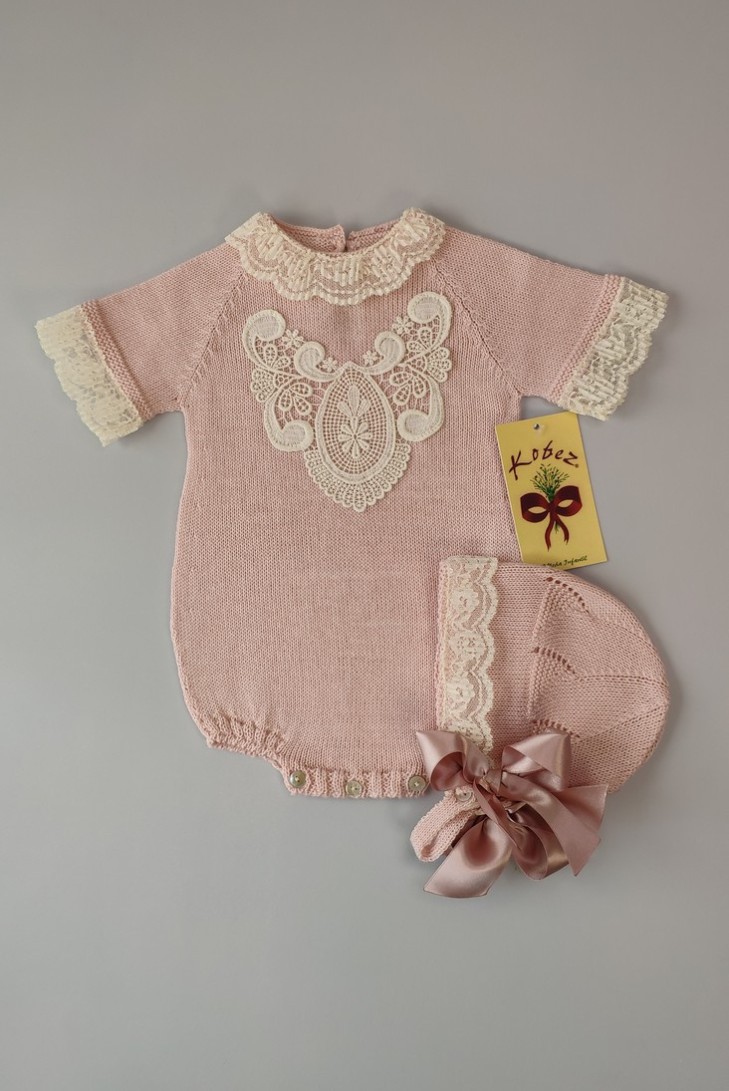 PELELE DE PUNTO UNISEX, ROSA EMPOLVADO. INCLUYE CAPOTA.VERANO