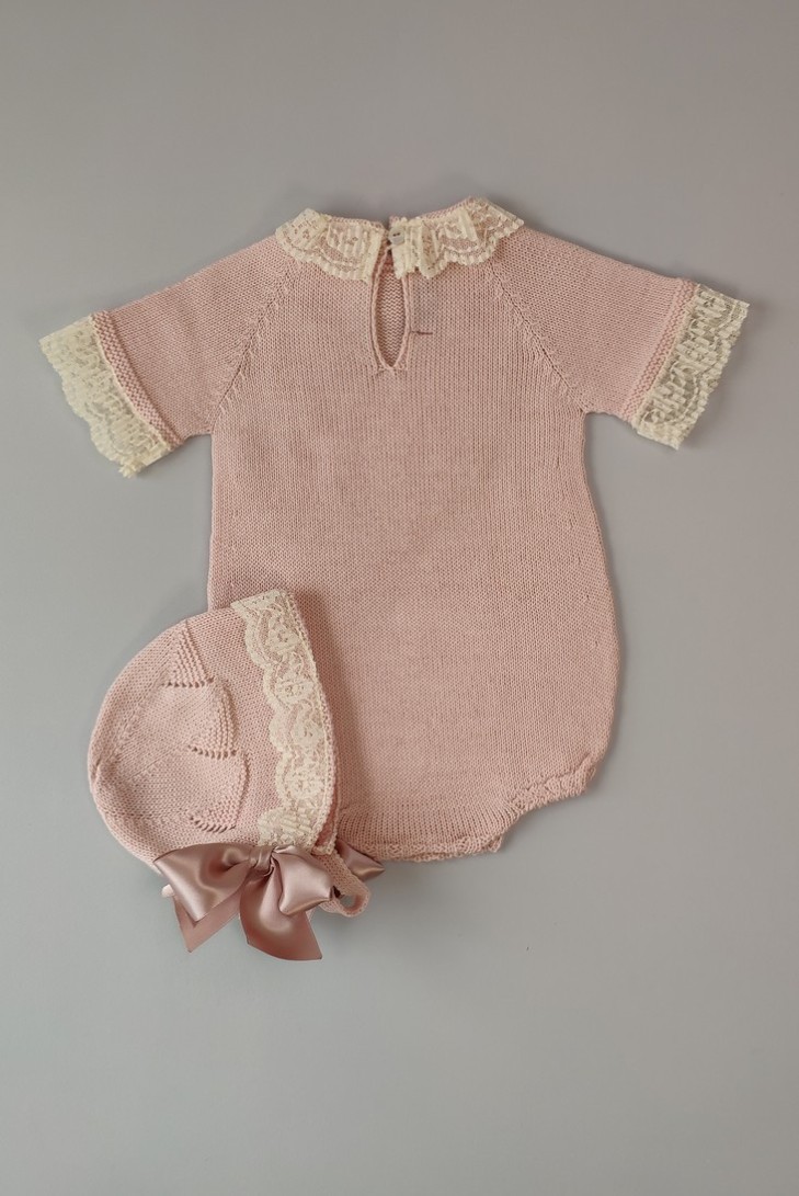 PELELE DE PUNTO UNISEX, ROSA EMPOLVADO. INCLUYE CAPOTA.VERANO