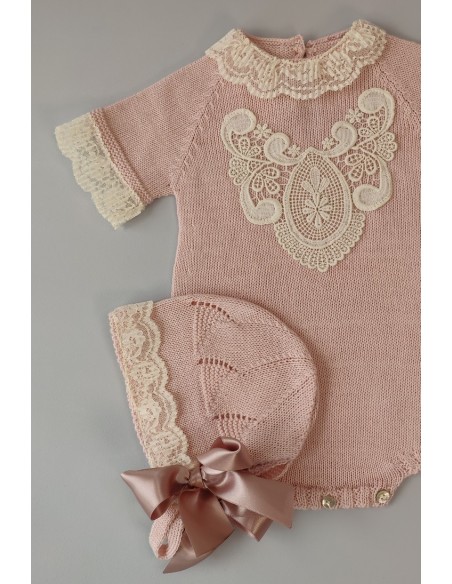 PELELE DE PUNTO UNISEX, ROSA EMPOLVADO. INCLUYE CAPOTA.VERANO