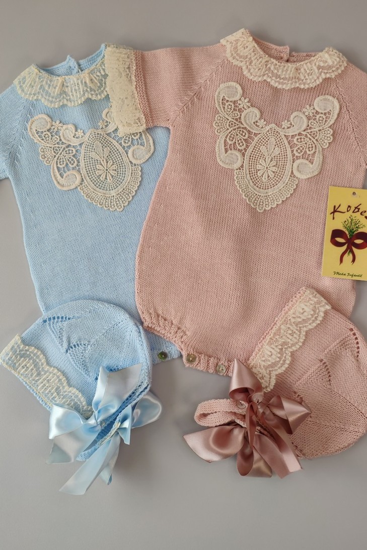 PELELE DE PUNTO UNISEX, ROSA EMPOLVADO. INCLUYE CAPOTA.VERANO