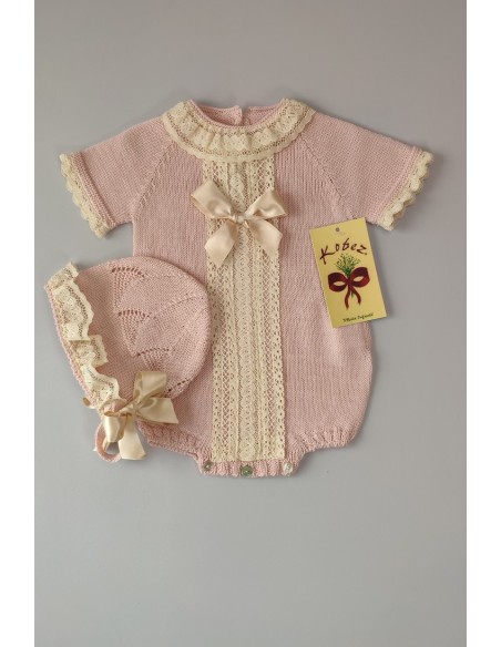 PELELE DE PUNTO UNISEX, ROSA EMPOLVADO. INCLUYE CAPOTA. VERANO