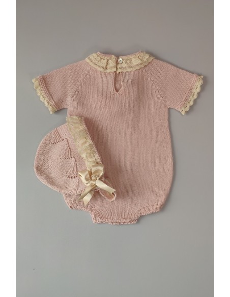 PELELE DE PUNTO UNISEX, ROSA EMPOLVADO. INCLUYE CAPOTA. VERANO