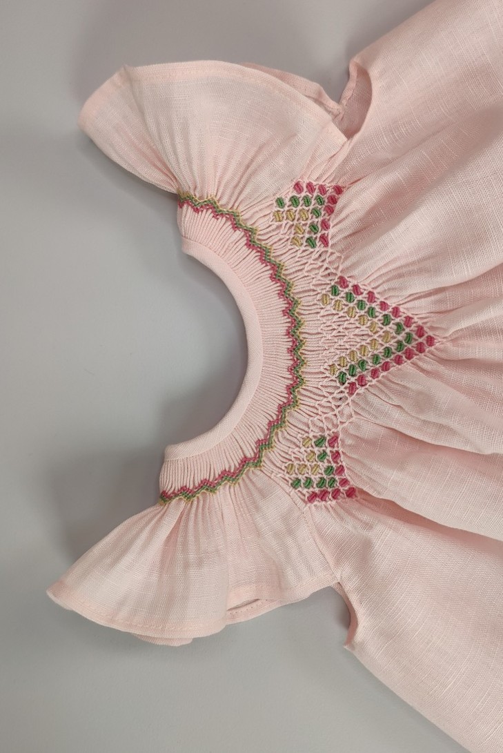 JESUSITO BORDADO SMOCK ROSA/FLORES. VERANO 21