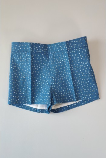 Conjunto niño formado por camisa estampado rayas y pantalón short en tela vaquera con decoración de anclas