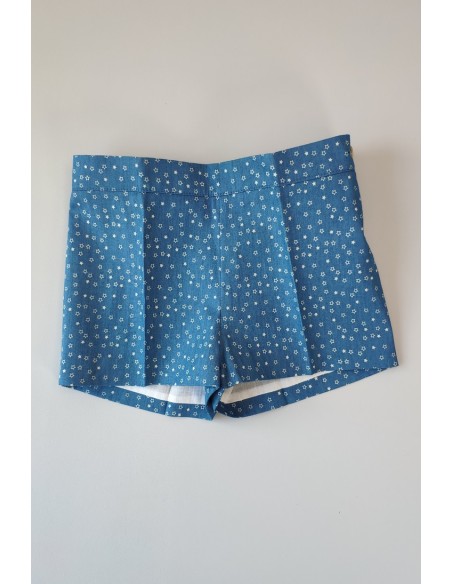 Conjunto niño formado por camisa estampado rayas y pantalón short en tela vaquera con decoración de anclas