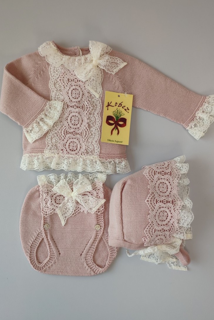 CONJUNTO NIÑA DE PUNTO (3 PIEZAS),ROSA EMPOLVADO. INVIERNO.
