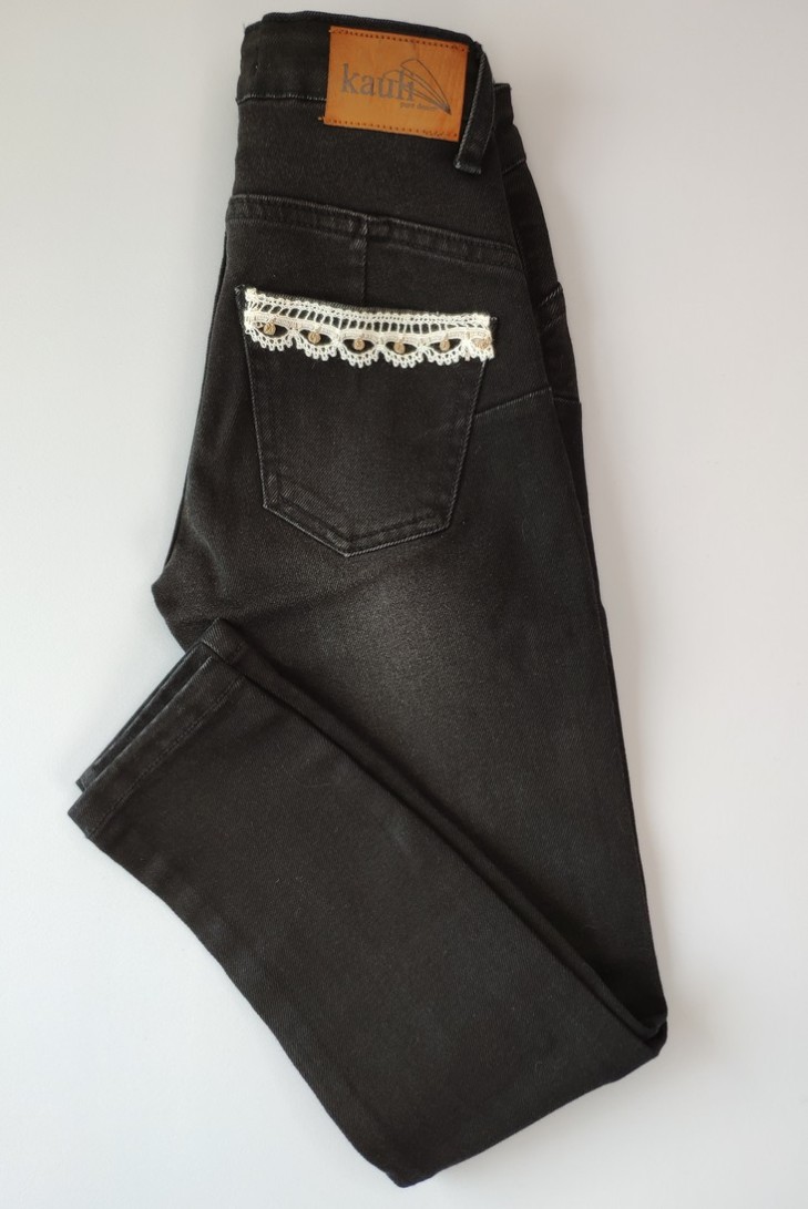 PANTALÓN VAQUERO NEGRO,TWEED. INVIERNO 21.