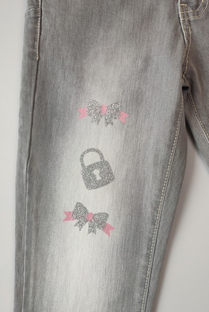 PANTALÓN NIÑA VAQUERO GRIS, ALEGRÍA. INVIERNO 21.