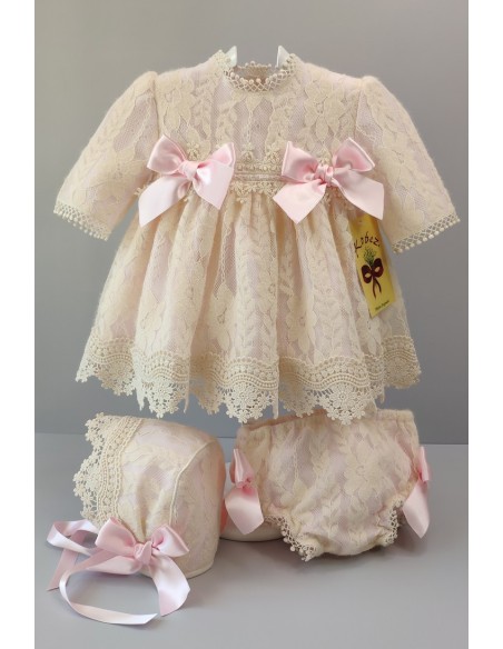 VESTIDO CON BRAGUITA Y CAPOTA CEREMONIA. MANGA 3/4.