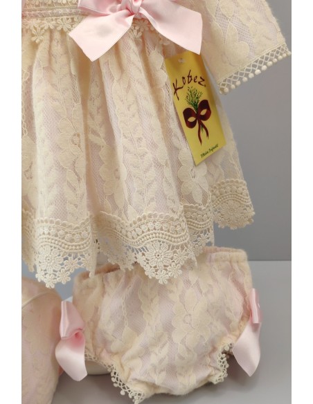 VESTIDO CON BRAGUITA Y CAPOTA CEREMONIA. MANGA 3/4.