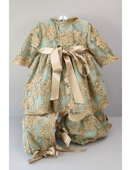 VESTIDO CON BRAGUITA Y CAPOTA CEREMONIA. MANGA 3/4 .