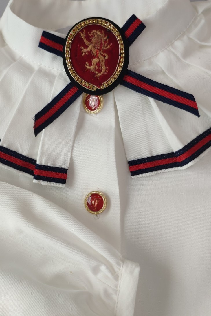 BLUSA BLANCA, PREPPY. INVIERNO 21.