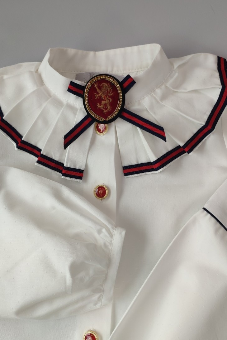 BLUSA BLANCA, PREPPY. INVIERNO 21.