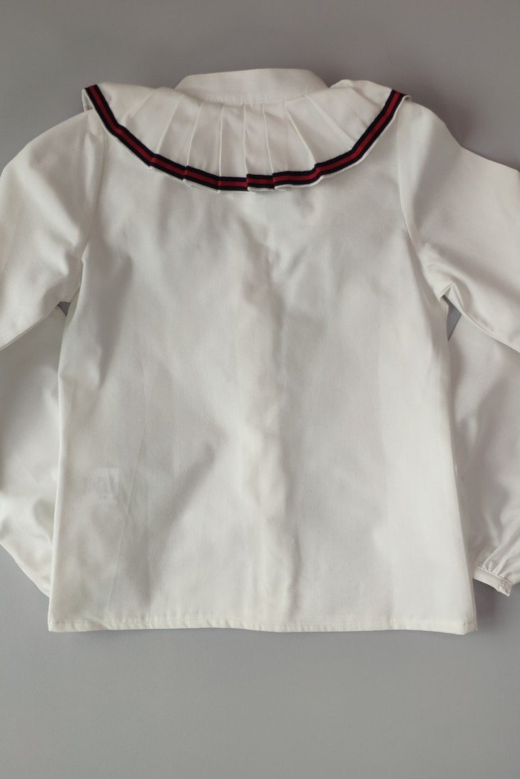 BLUSA BLANCA, PREPPY. INVIERNO 21.