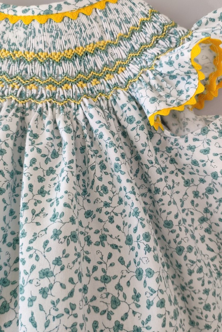 JESUSITO PUNTO SMOCK FLORECITAS VERDES/AMARILLO. VERANO 22.