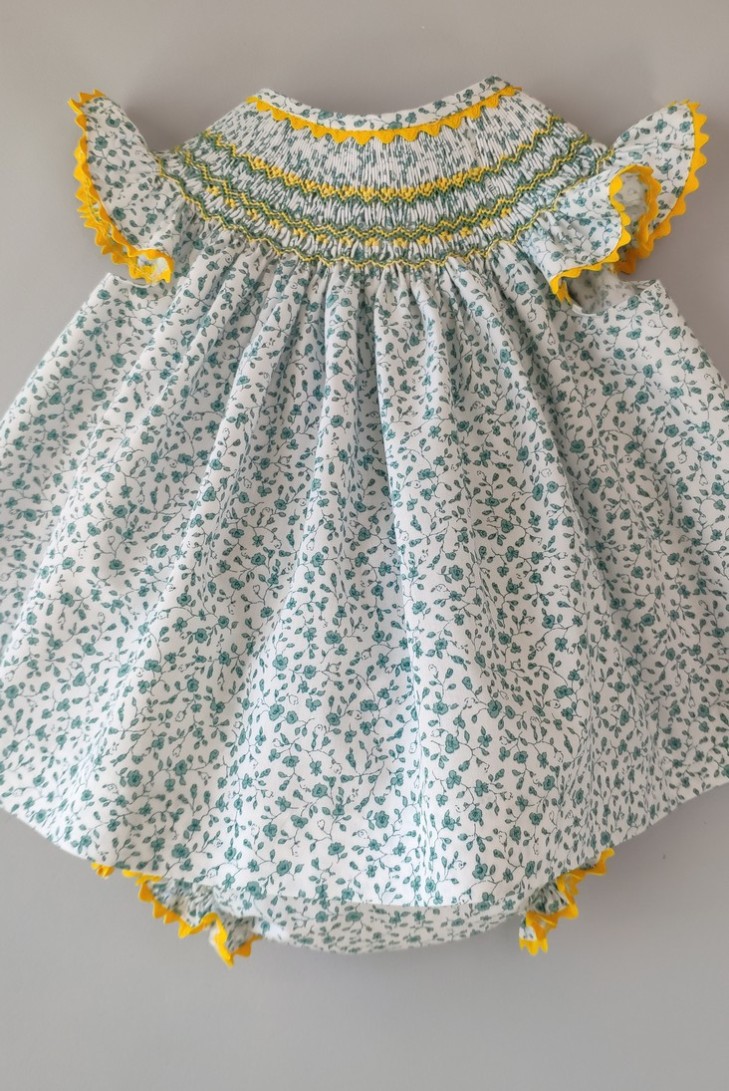 JESUSITO PUNTO SMOCK FLORECITAS VERDES/AMARILLO. VERANO 22.