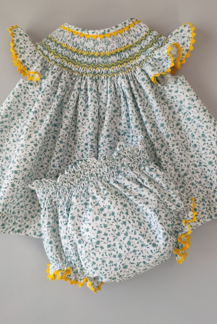 JESUSITO PUNTO SMOCK FLORECITAS VERDES/AMARILLO. VERANO 22.