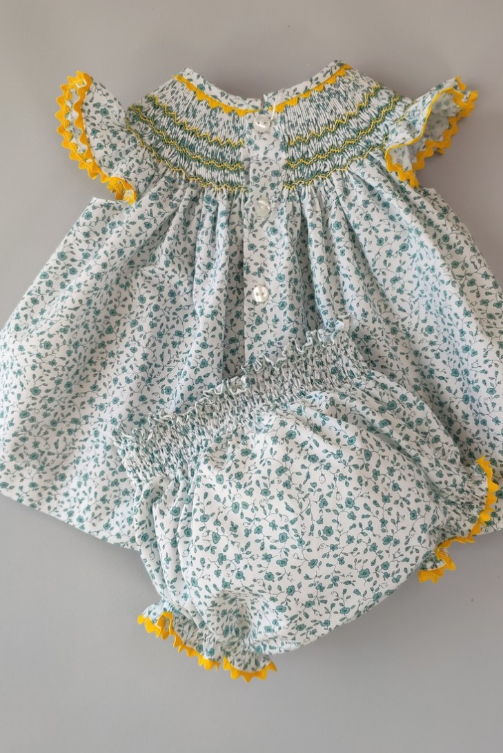 JESUSITO PUNTO SMOCK FLORECITAS VERDES/AMARILLO. VERANO 22.