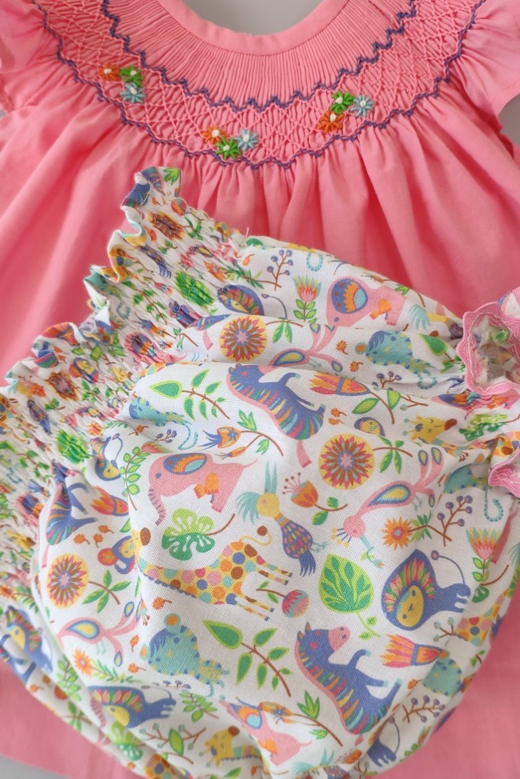 JESUSITO PUNTO SMOCK ROSA/ANIMALES. VERANO 22.