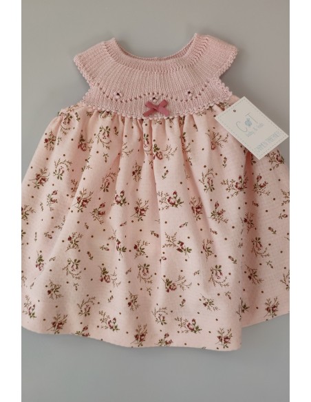VESTIDO PUNTO CON TELA FLORES, ROSA NUDE. VERANO 22.